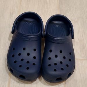 Boys Navy size J3 Crocs
